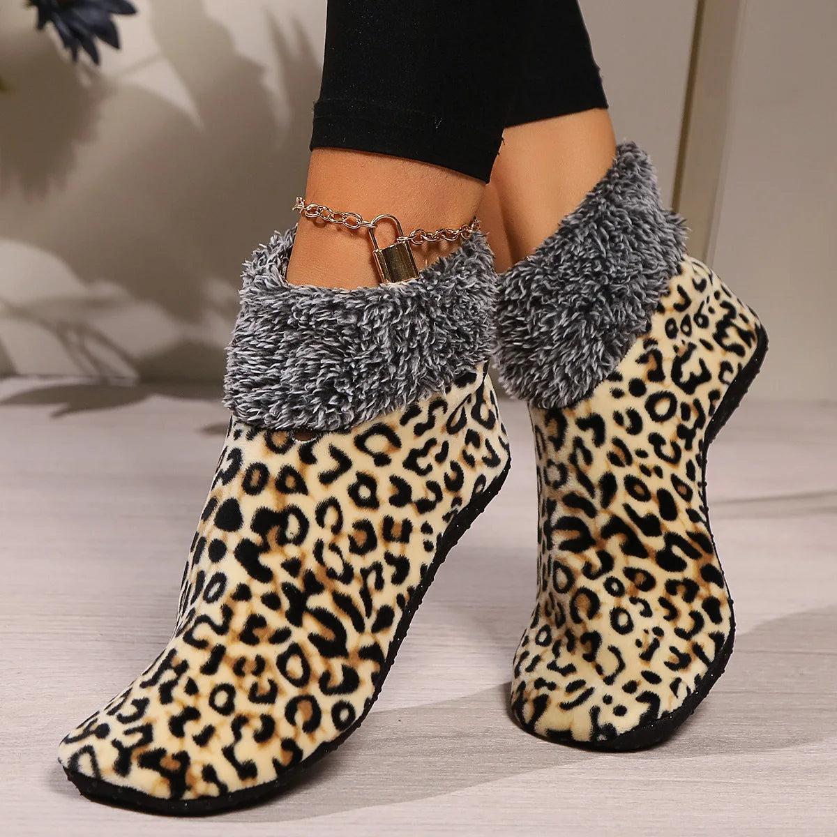 Leopard Print Floor Socks – Warm Fall & Winter Home Socks for Women & Men, Soft Snow & Carpet Slipper Socks with Non-Slip Sole