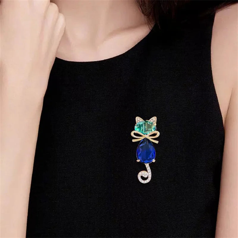 Rhinestone Cat Brooch Pin for Women & Men – Exquisite Cartoon Animal Fashion Jewelry for Party, Casual Clothing & Gift Accessories