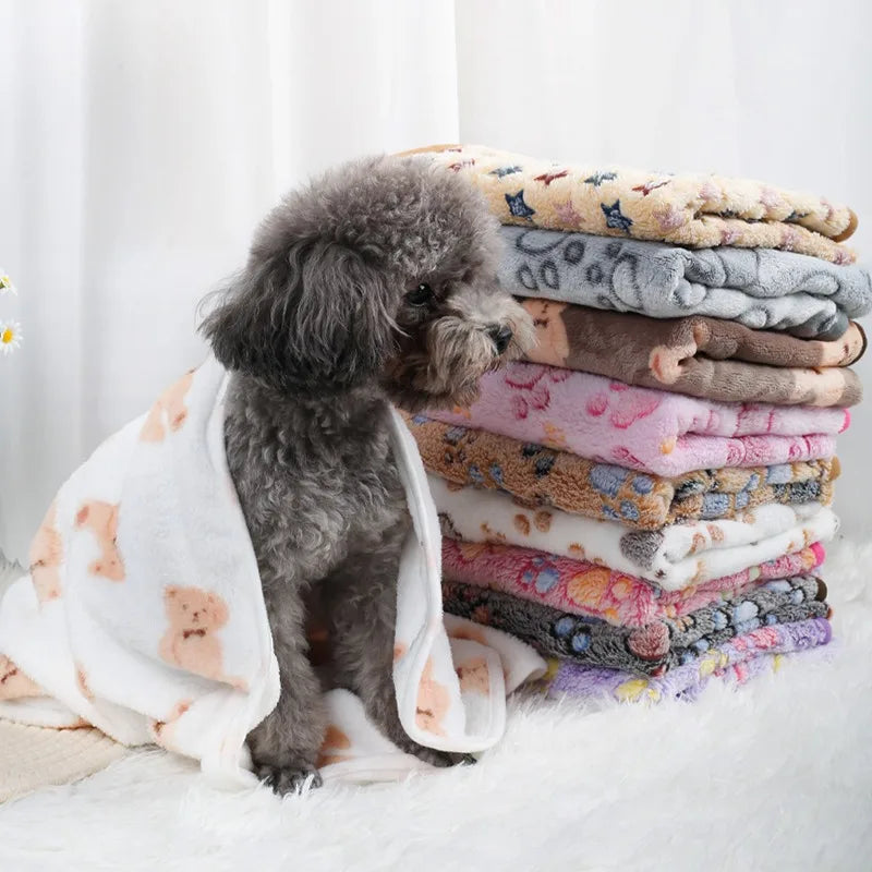 Soft Fluffy Pet Blanket – Warm Flannel Dog & Cat Sleeping Mat with Cute Paw Print Pattern, Cozy Comfortable Pet Bedding