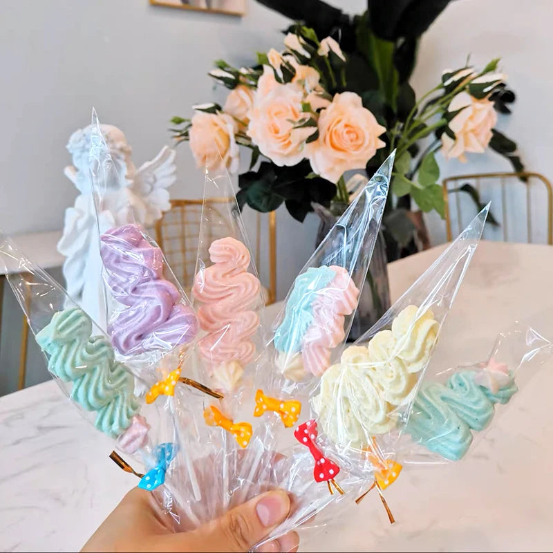 50 bolsas de celofán transparentes con forma de cono – Bolsas de plástico transparentes para palomitas, dulces, baby shower, regalos de boda y empaques de regalo