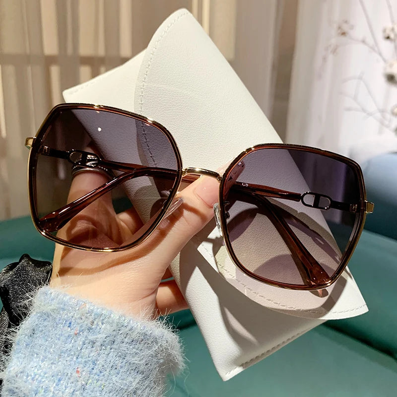 Women's Polarized Sunglasses – Oversized Retro Square Frames with UV400 Protection & Gradient Lenses, Stylish Fashion Eyewear