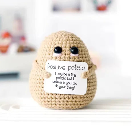 Poupée câlin pomme de terre à énergie positive – Mini ami de poche tricoté en laine, fait à la main, avec carte, cadeau de Noël amusant et décoration de chambre