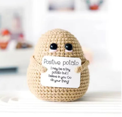 Poupée câlin pomme de terre à énergie positive – Mini ami de poche tricoté en laine, fait à la main, avec carte, cadeau de Noël amusant et décoration de chambre