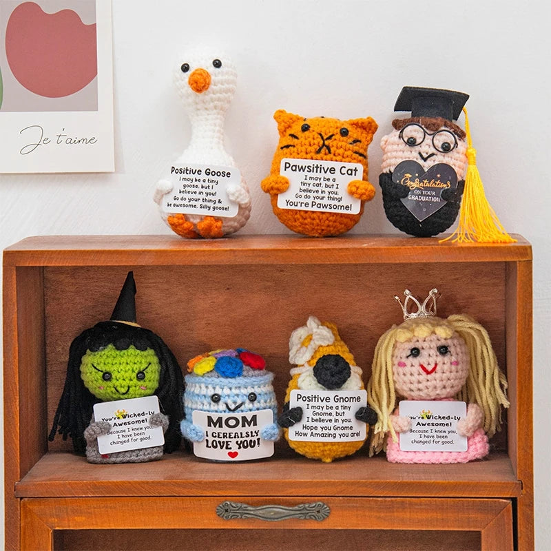 Poupée à énergie positive tissée à la main – Figurine en crochet de légumes et d'animaux avec carte de câlins, cadeau de festival fait à la main et artisanat de décoration intérieure créatif
