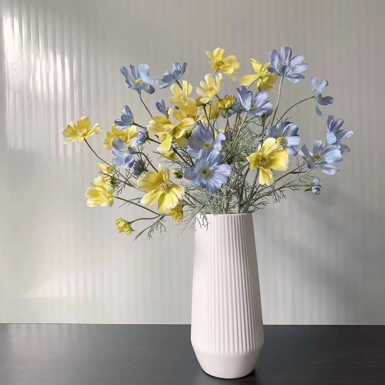 1 Gerbe de 60cm de Fleurs Artificielles Camomille Marguerite – Fausse Fleur en Soie Blanche pour Décoration de Mariage, Décoration de Table, Arrangements de Fête & Bouquets DIY
