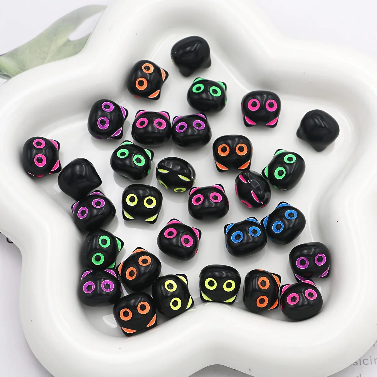 30 perles mignonnes en forme de tête de chat – Adorables perles d'animaux pour la fabrication de bijoux, boucles d'oreilles, colliers, bracelets, porte-clés et créations artisanales
