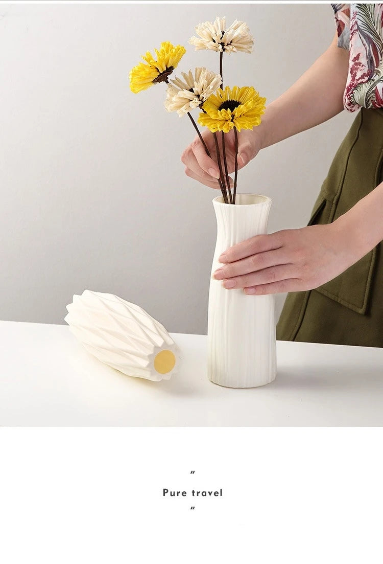 Nordic Modern Plastic Flower Vase – Minimalist Decorative Vase for Fresh Flowers & Home Décor
