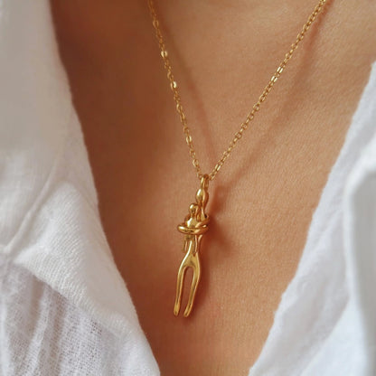 18K Gold Plated Stainless Steel Mother & Child Hug Necklace – Minimalist Mom Baby Pendant, Waterproof Jewelry Gift for Her