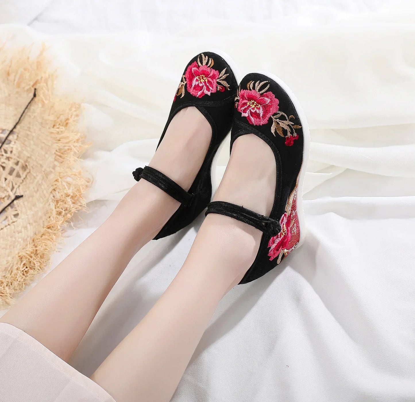 Zapatos de plataforma de lona bordados vintage para mujer – Zapatos casuales estilo étnico chino Hanfu, zapatillas sin cordones Harajuku de otoño
