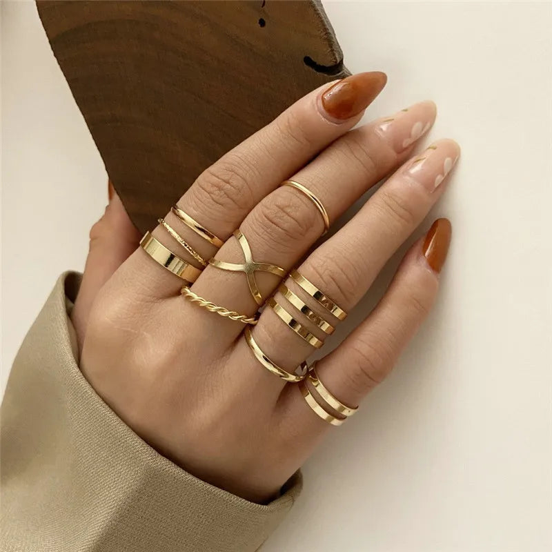 Juego de anillos bohemio dorado para mujer – Anillos apilables de cristal con diseño de amor, corazón, luna, flecha, flor y letra | Regalo de joyería bohemia para boda