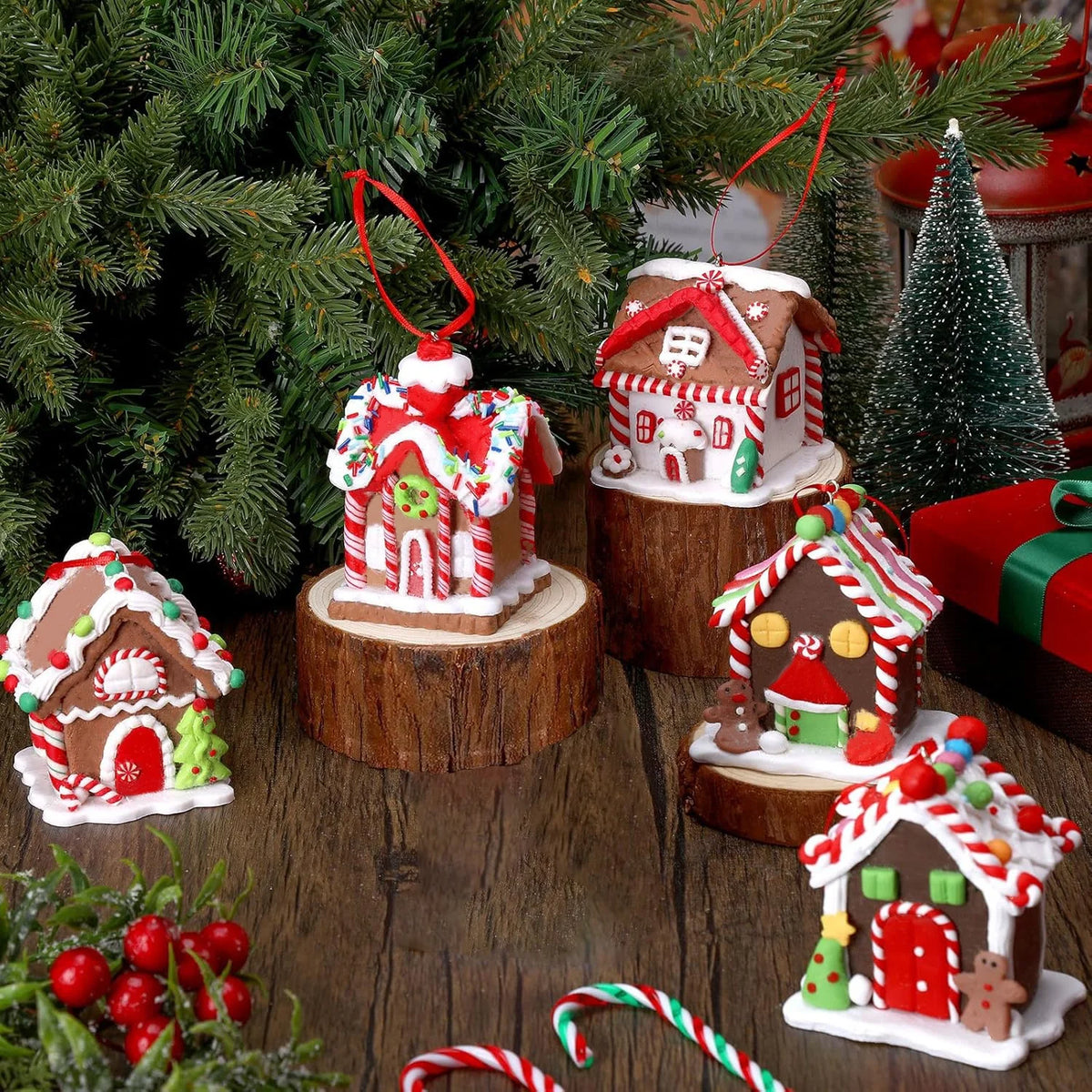 5PCS Gingerbread House Christmas Ornaments – Holiday Tree Hanging Decorations with Rope, Gingerbread House Decor for Xmas & Home
