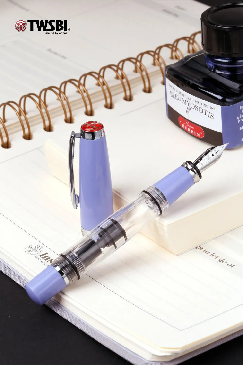 Set de pluma estilográfica TWSBI Diamond 580 Mini Lavanda Púrpura – Edición Limitada con caja de tinta de regalo, pluma de escritura premium para diario, caligrafía, negocios y colección de papelería