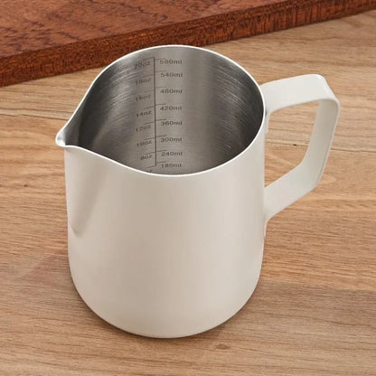 Jarra para espumar leche de acero inoxidable de 350 ml/600 ml con escala medidora – Jarra profesional de barista para hacer espuma de latte y café