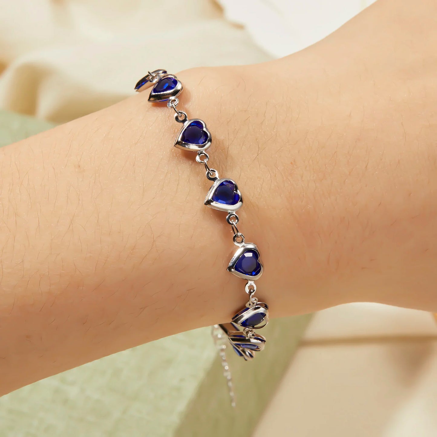 Elegante Pulsera de Zirconia de Cristal Rojo – Pulsera de Cadena Metálica con Corazón Colorido para Mujer, Boda, Fiesta y Joyería de Regalo