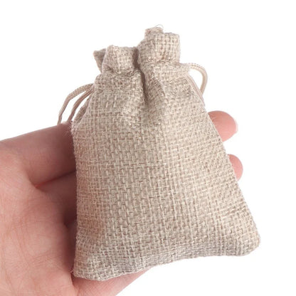 50 SACS CADEAUX en toile de jute avec cordon de serrage – Sacs à dragées en jute pour mariages, bonbons, bijoux et emballages DIY