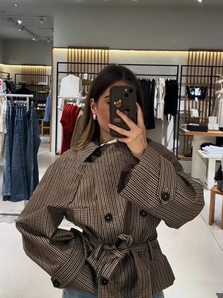 Women’s Plaid Cropped Trench Coat – Double-Breasted Short Jacket with Lapel Collar, Belted Waist & Long Sleeves, Autumn Outerwear