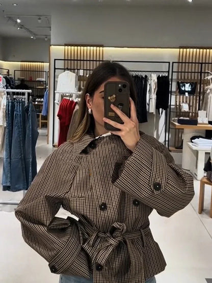 Women’s Plaid Cropped Trench Coat – Double-Breasted Short Jacket with Lapel Collar, Belted Waist & Long Sleeves, Autumn Outerwear