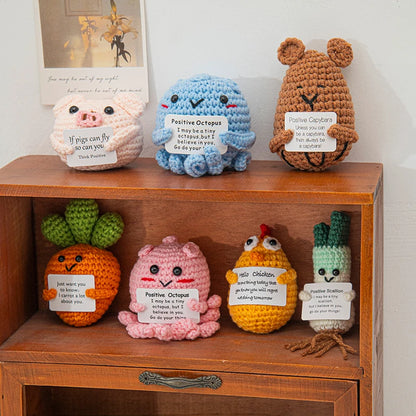 Poupée à énergie positive tissée à la main – Figurine en crochet de légumes et d'animaux avec carte de câlins, cadeau de festival fait à la main et artisanat de décoration intérieure créatif