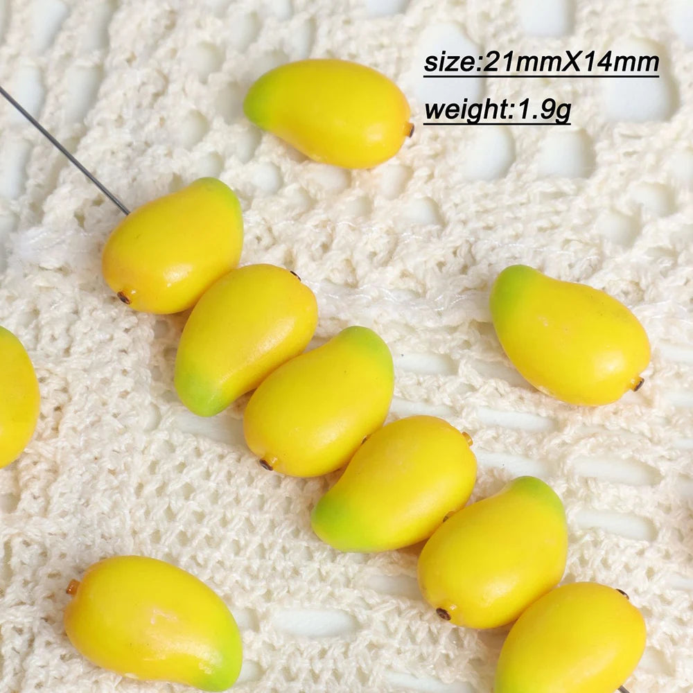5 cuentas de resina de mini frutas – Bonitos dijes 3D de manzana y fresa para hacer joyas, pulseras, collares, colgantes y accesorios de manualidades