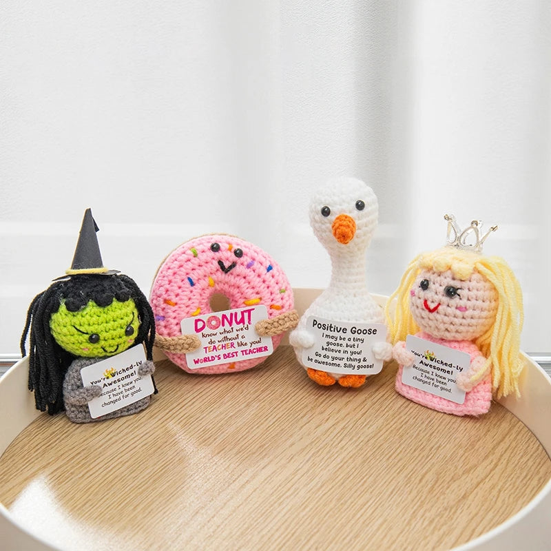 Poupée à énergie positive tissée à la main – Figurine en crochet de légumes et d'animaux avec carte de câlins, cadeau de festival fait à la main et artisanat de décoration intérieure créatif