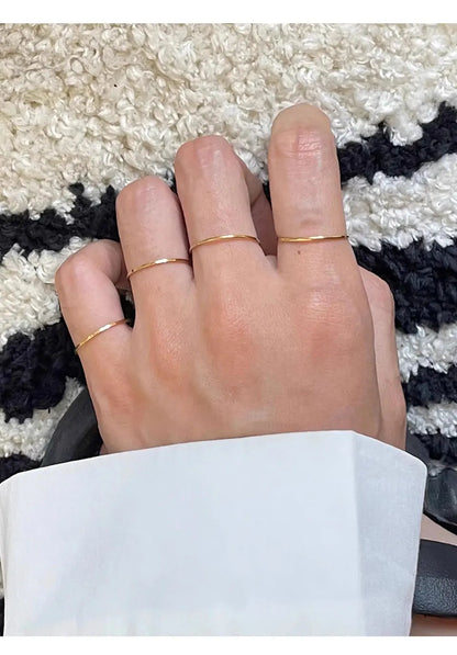 Anillo de Acero Inoxidable 316L Chapado en Oro PVD de 18K Ultrafino – Banda Apilable Minimalista de 0.5mm Resistente al Deslustre para Mujer