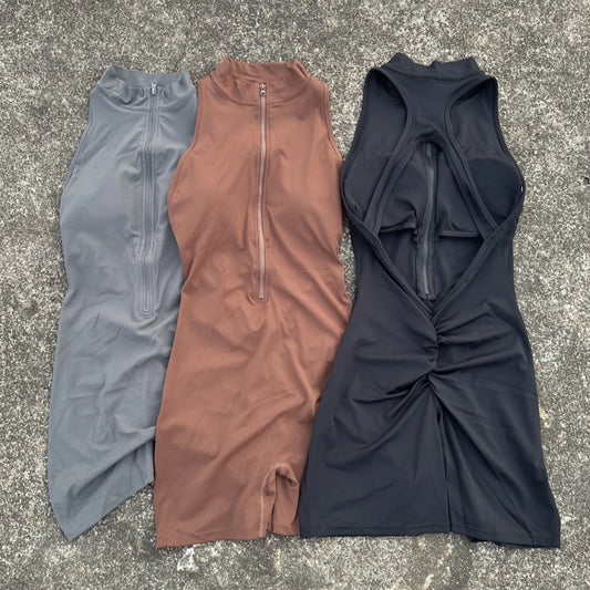 Combinaison-short de yoga pour femme à fronces au dos – Ensemble une pièce de sport, de gym et de fitness, de couleur unie avec fermeture éclair