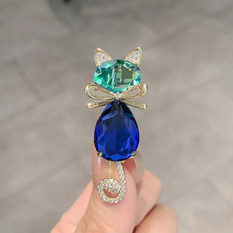 Rhinestone Cat Brooch Pin for Women & Men – Exquisite Cartoon Animal Fashion Jewelry for Party, Casual Clothing & Gift Accessories