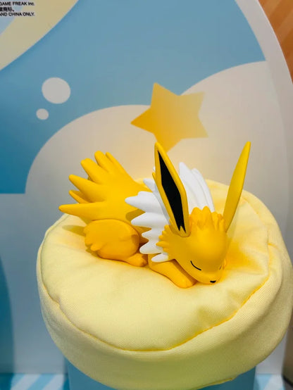 Pokémon Eevee Sleeping Pose Blind Box Figure – Cute Anime Collectible Lucky Charm Toy