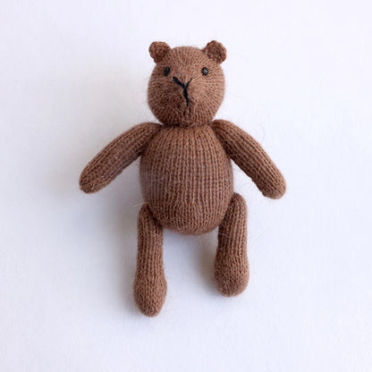 Accessoire Photo Ours en Peluche Tricoté Fait Main – Adorable Poupée Animal en Mohair au Crochet pour Séances Photo de Nouveaux-Nés & Stylisme Studio