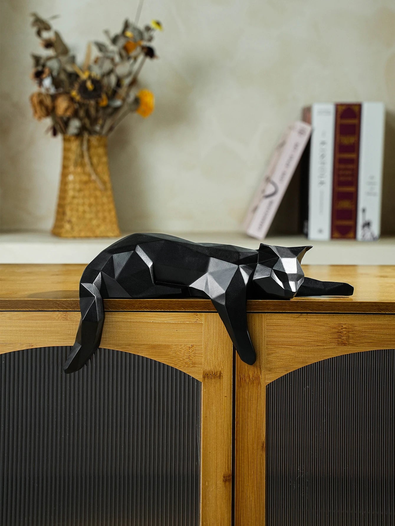 Geometric Lying Cat Statue – Modern Black & White Decorative Figurine for Home, Office, Table & Shelf Décor