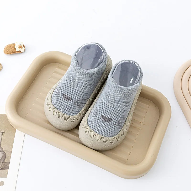 Zapatos y calcetines primeros pasos para bebés – Bonitas zapatillas de dibujos animados para bebés con suela de goma suave para niños y niñas