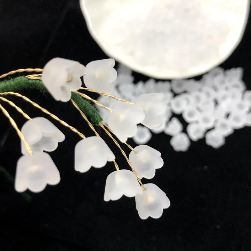 50 à 200 perles de fleurs en acrylique transparent – Perles tulipe et muguet pour la fabrication de bijoux, bracelets, colliers et projets d'artisanat