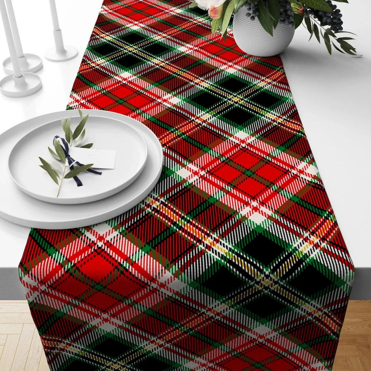 Christmas Tartan Plaid Table Runner – Red & Green Scottish Style Winter Tablecloth for Noel Holiday Dining & Home Decor