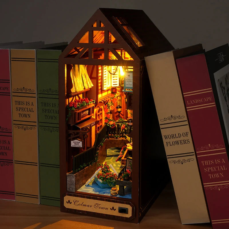 Kit de book nook à fabriquer soi-même – Maquette de maison de poupée miniature en bois à insérer dans une étagère pour adultes, loisirs créatifs et décoration d'intérieur