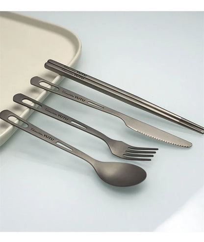Juego de cubiertos de titanio puro – Juego portátil de cuchillo, tenedor, cuchara y palillos para acampar, hacer senderismo, comer al aire libre, pícnic y uso diario
