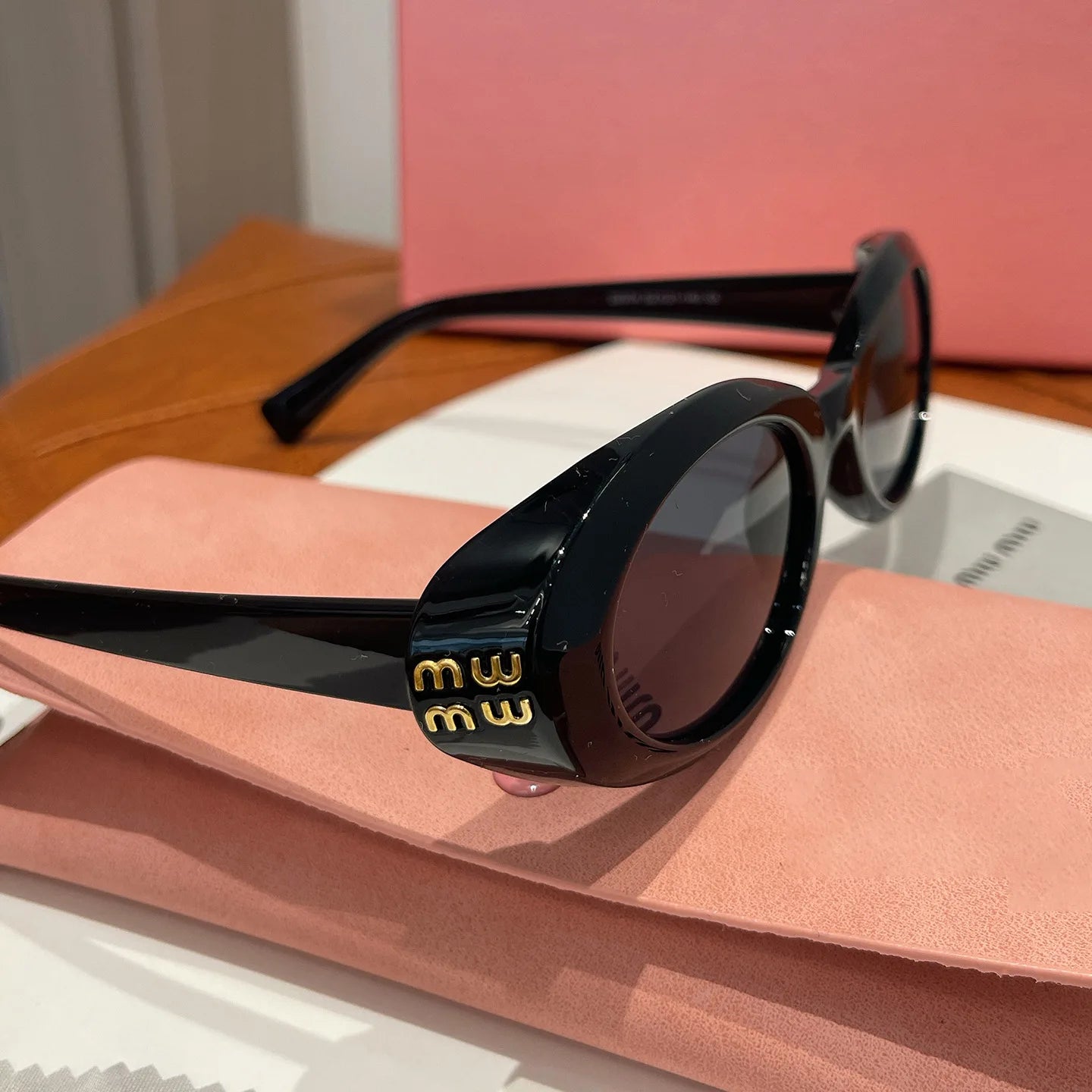 Oversized Square Shield Sunglasses – Unisex Windproof Fashion Eyewear for Women & Men, Wide Oval-Style Frames with UV400 Protection