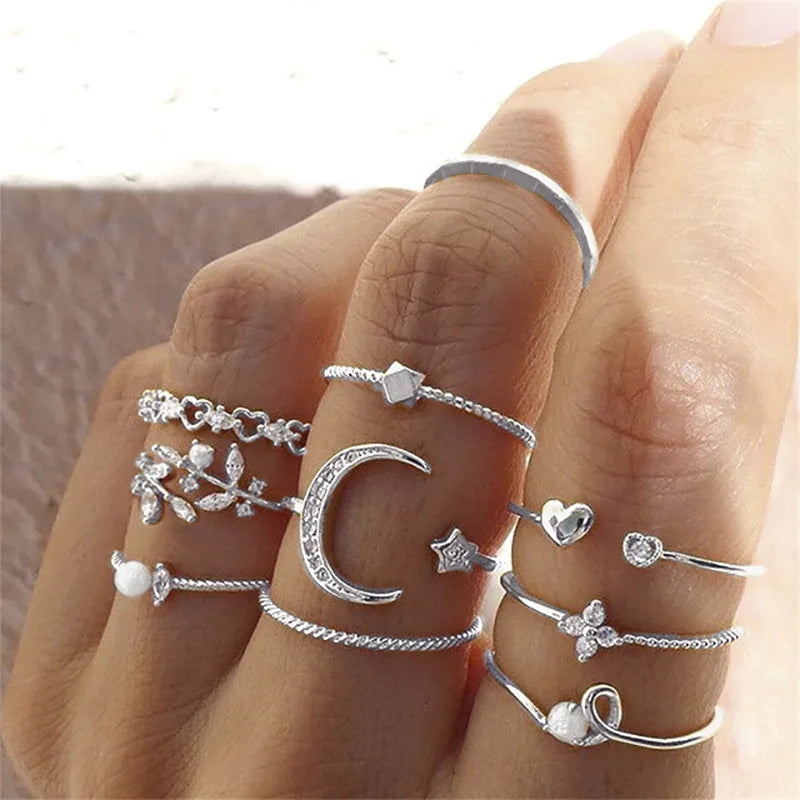 Juego de anillos bohemio dorado para mujer – Anillos apilables de cristal con diseño de amor, corazón, luna, flecha, flor y letra | Regalo de joyería bohemia para boda