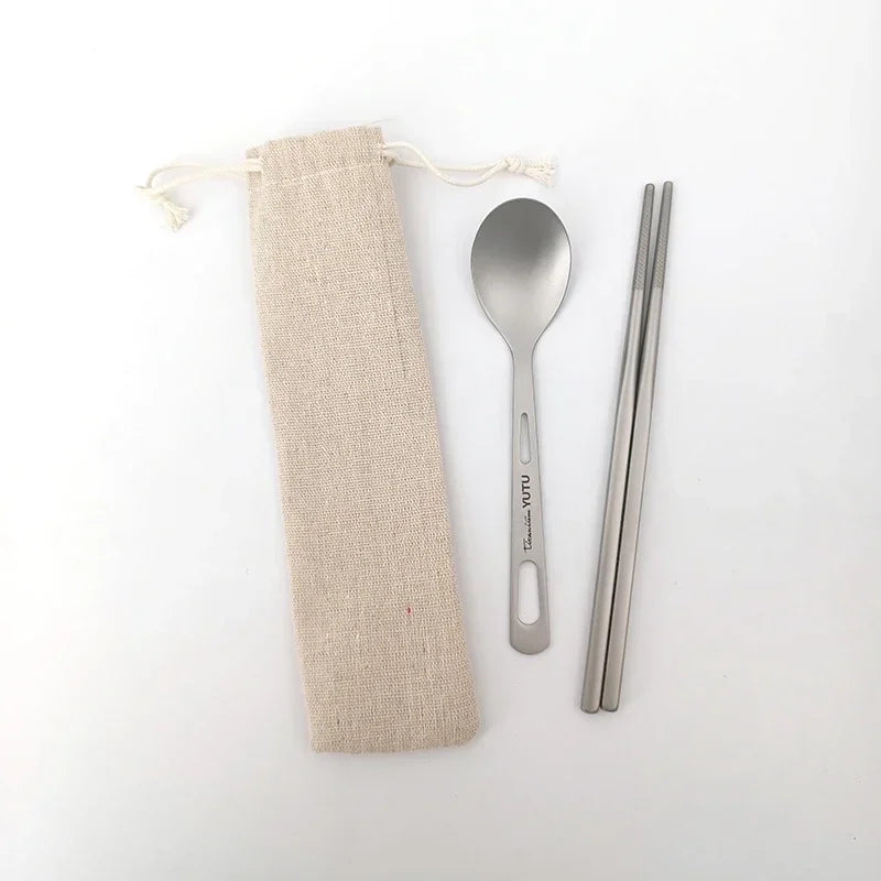 Juego de cubiertos de titanio puro – Juego portátil de cuchillo, tenedor, cuchara y palillos para acampar, hacer senderismo, comer al aire libre, pícnic y uso diario