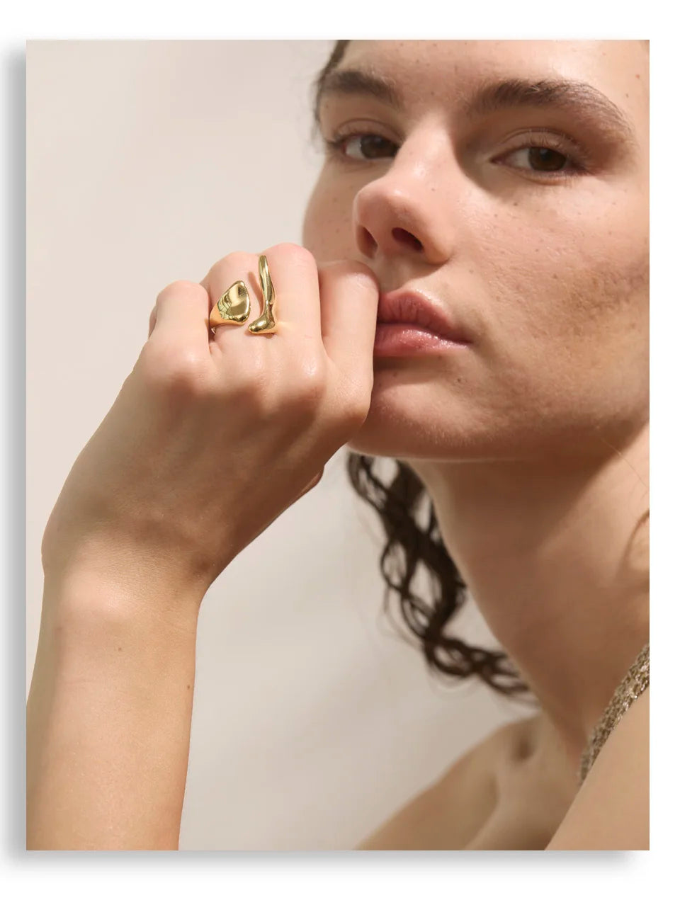 Anillo de Acero Inoxidable Ajustable Geométrico – Anillo de Moda Minimalista con Baño de Oro PVD para Mujer