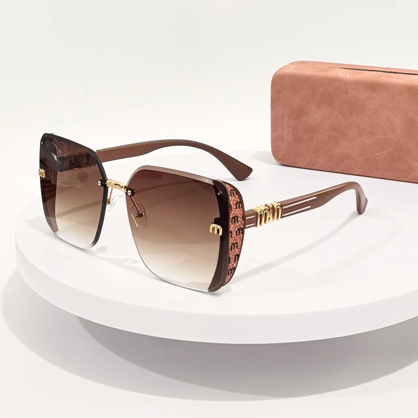 Oversized M Letter Square Sunglasses – Stylish Unisex Fashion Eyewear for Women & Men, Light Luxury Shades for Travel, Street & Party Wear