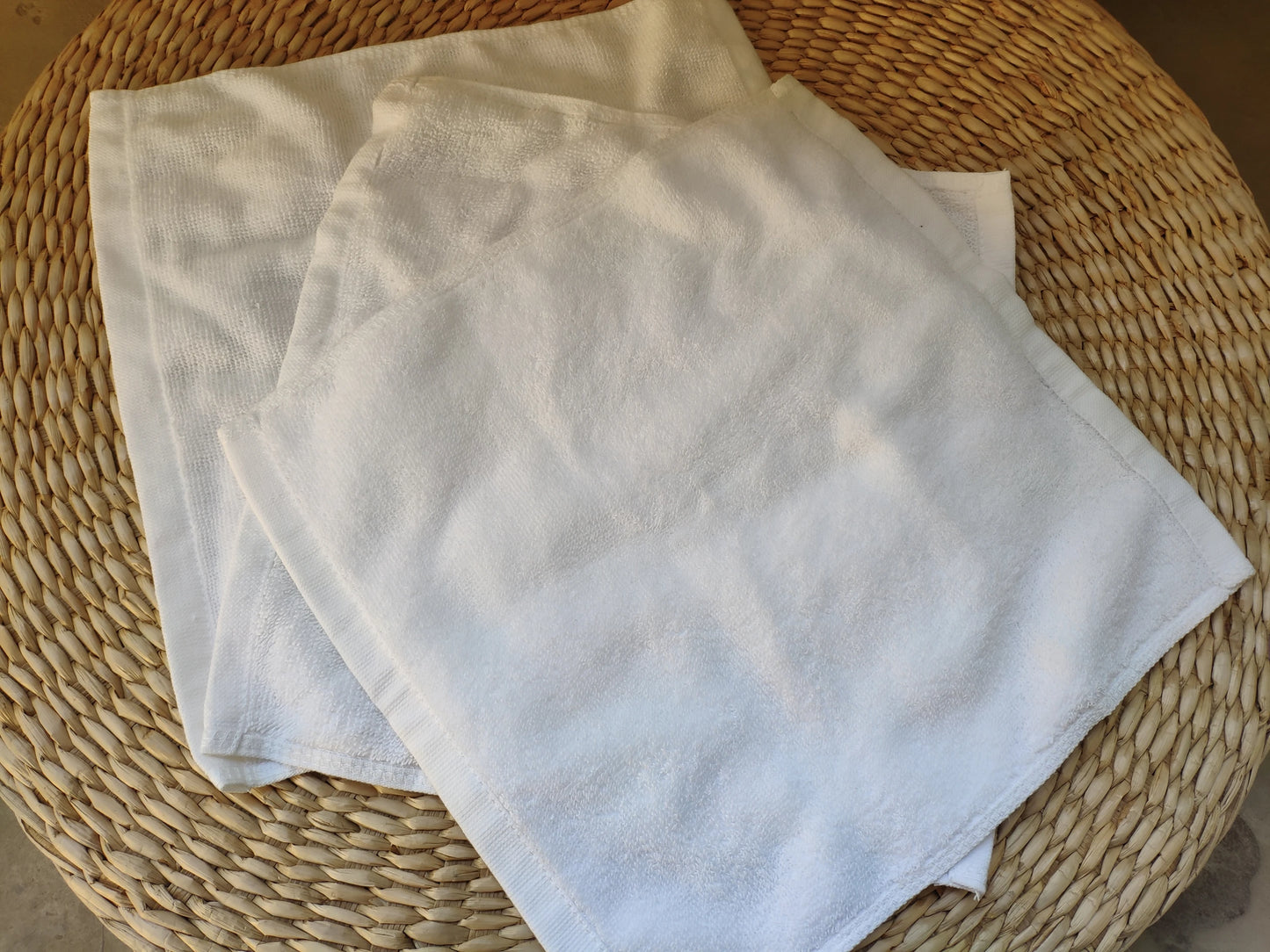 10 Toallas Blancas de Algodón – Pequeñas Toallas de Mano para Cocina, Hotel, Restaurante, Guardería y Salones de Belleza, Suaves y Absorbentes para Uso Doméstico y Comercial