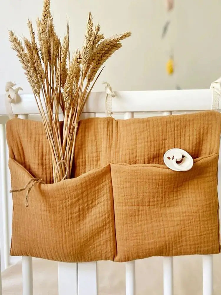Organizador Colgante para Cuna de Bebé – Cesta de Almacenamiento para Mesita de Noche con 2 Bolsillos para Pañales, Juguetes, Ropa y Artículos Esenciales para Bebés