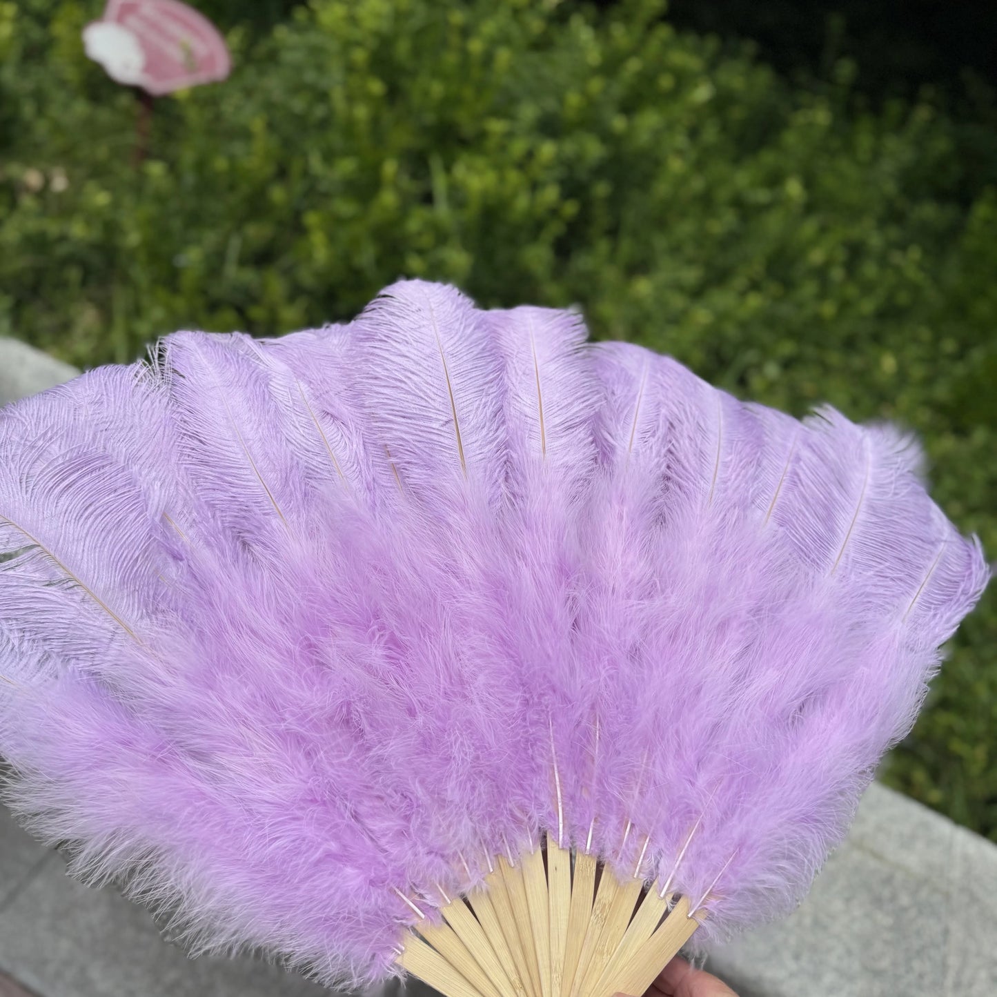 Abanico Grande de Plumas de Avestruz Blancas – Elegante Abanico para Baile y Actuaciones Escénicas (100 cm / 130 cm)