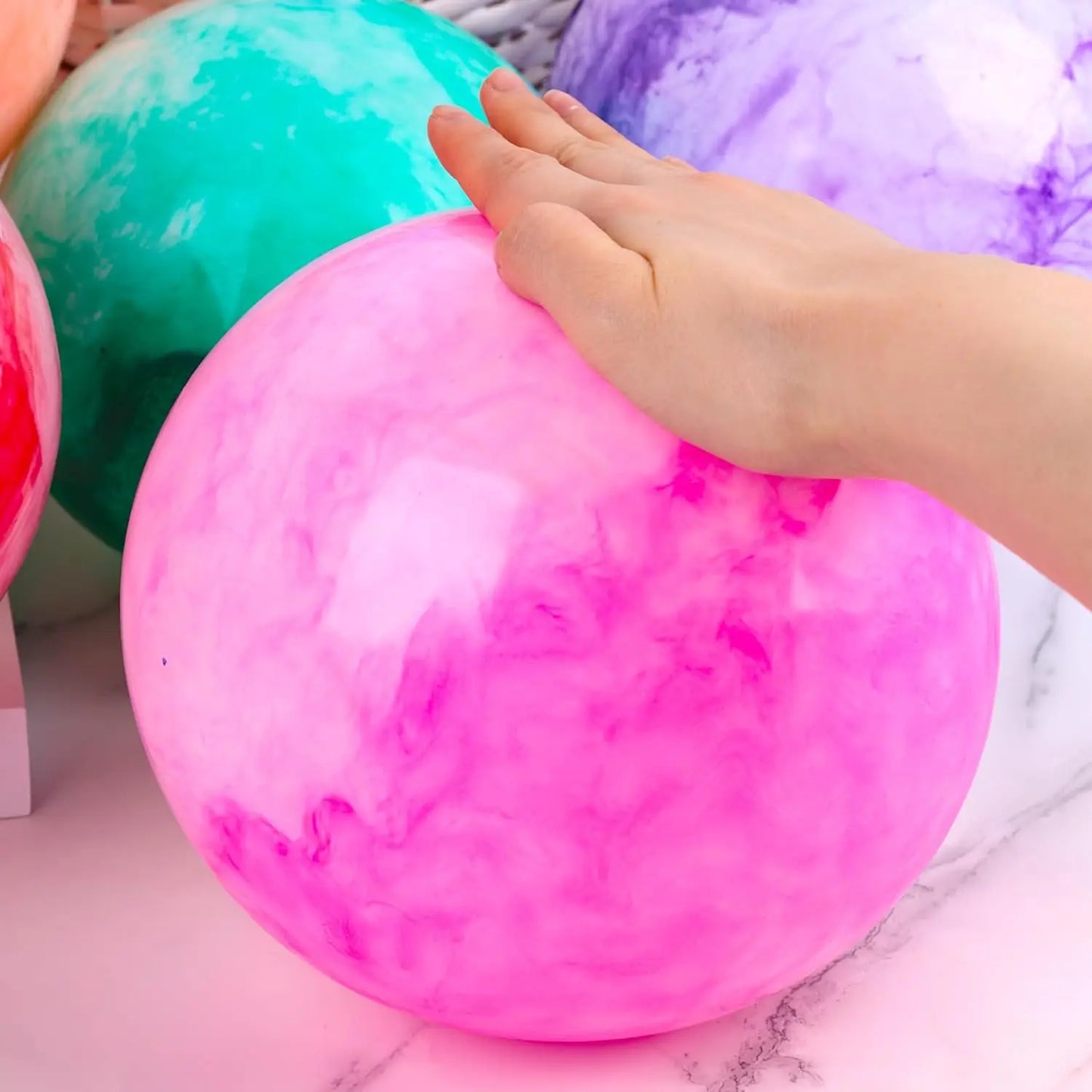2/4PCS Bouncing Ball with Pump – 8.7 inch Marbleized Rubber Inflatable Bouncy Kick Ball, Summer Outdoor Game Toy for Kids