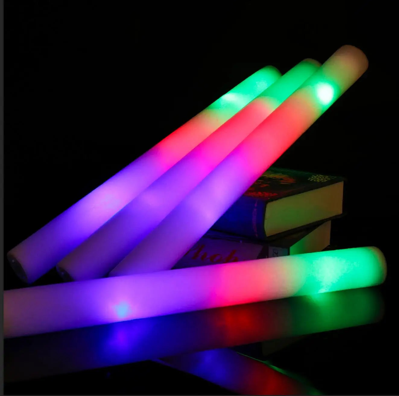 Lot de bâtons lumineux LED – 12/15/30/60 bâtons en mousse lumineux RVB colorés, tubes lumineux pour Noël, anniversaires, mariages, événements et fournitures de célébration nocturne