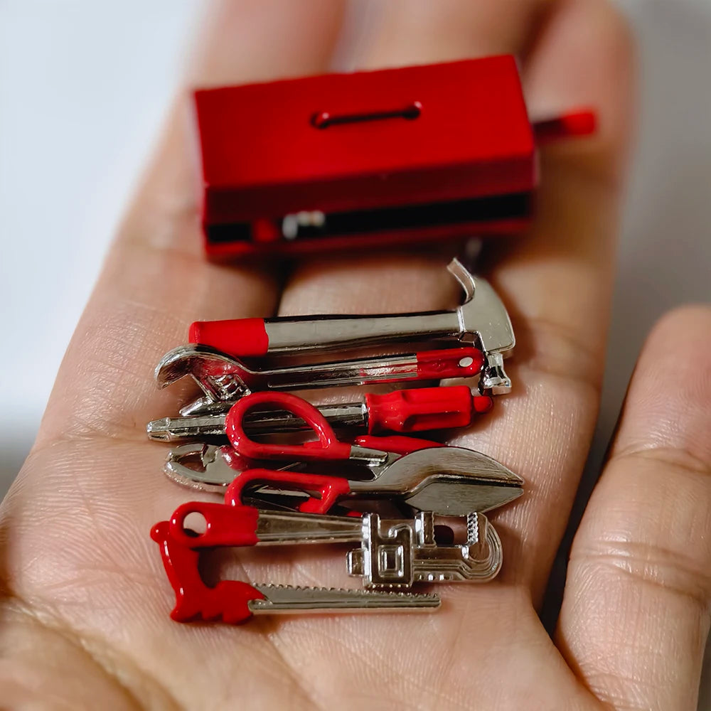 Miniature maison de poupée Kit d'outils – Clé, marteau, tournevis et pinces mini accessoires pour poupées Blythe, OB11, scènes de maison de poupée, loisirs créatifs et présentoirs de collection