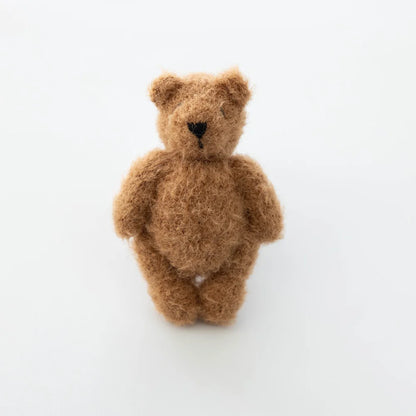 Accessoire Photo Ours en Peluche Tricoté Fait Main – Adorable Poupée Animal en Mohair au Crochet pour Séances Photo de Nouveaux-Nés & Stylisme Studio