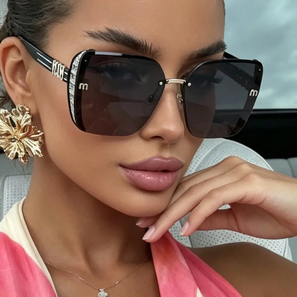 Oversized M Letter Square Sunglasses – Stylish Unisex Fashion Eyewear for Women & Men, Light Luxury Shades for Travel, Street & Party Wear