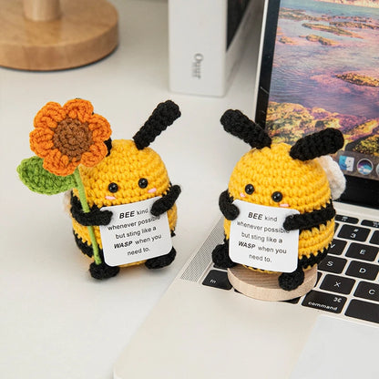 Poupée à énergie positive tissée à la main – Figurine en crochet de légumes et d'animaux avec carte de câlins, cadeau de festival fait à la main et artisanat de décoration intérieure créatif