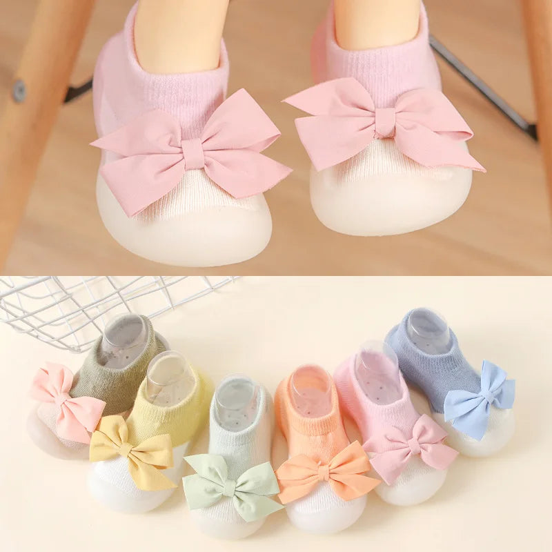 Zapatos y calcetines primeros pasos para bebés – Bonitas zapatillas de dibujos animados para bebés con suela de goma suave para niños y niñas